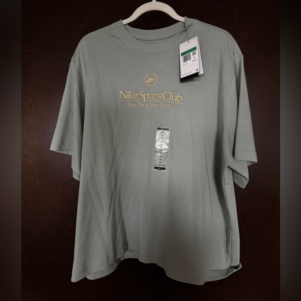 Nike Sports Club T-Shirt